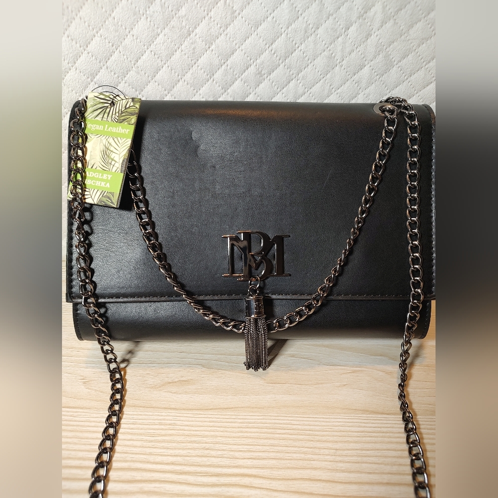 NWT Badgley Mischka Crossbody Purse Bag accent chain strap and magnetic closure.